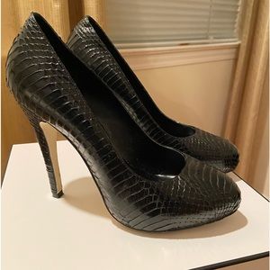 Kathryn Amberleigh black snakeskin heels/pumps size 7.5/8.5 M, luxury/party